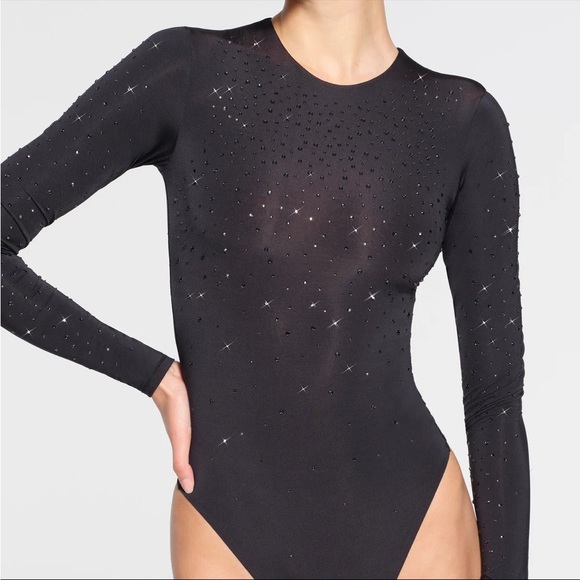 SKIMS x Swarovski™️ Long Sleeve Bodysuit - Picture 6 of 7